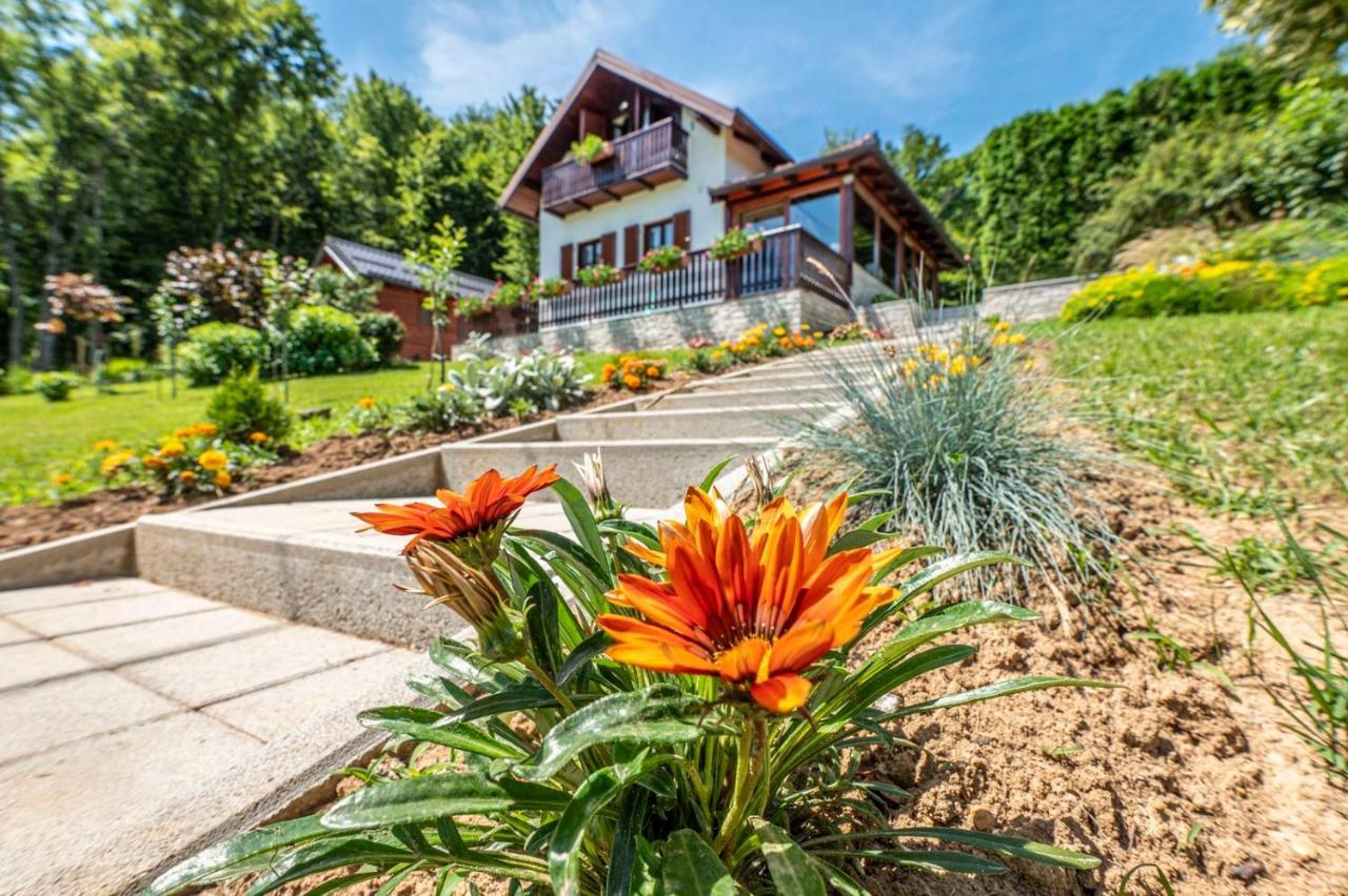 Holiday Home Mare Near River Karlovac Exterior photo