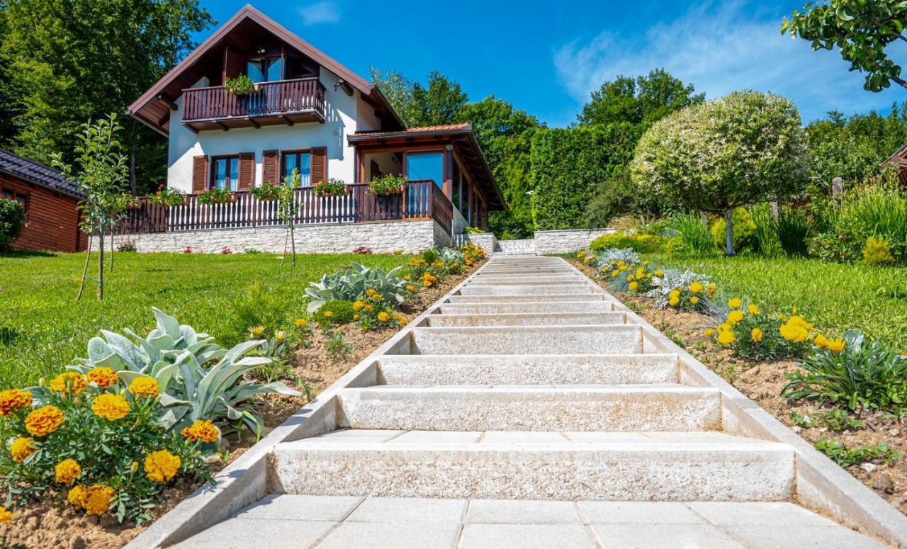 Holiday Home Mare Near River Karlovac Exterior photo